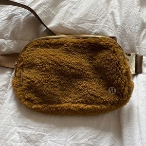 Lululemon belt bag *fleece